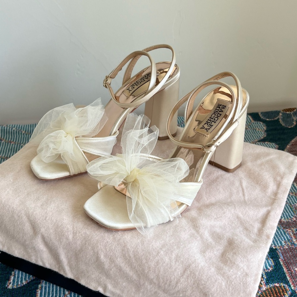 LNIB Badgley Mischka Tess Heels | ivory | size 5.5 | tulle bow bridal heel